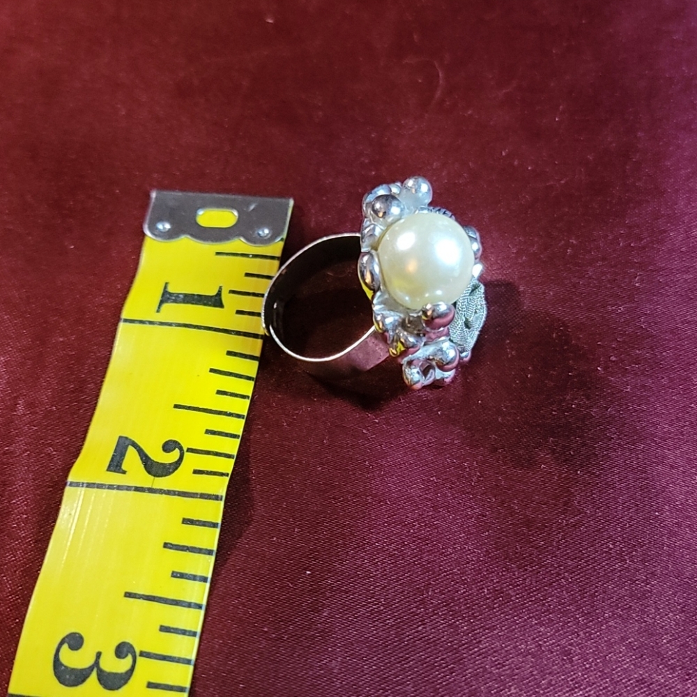 Fun Silver Pearl Cluster ring - Picture 4 of 4